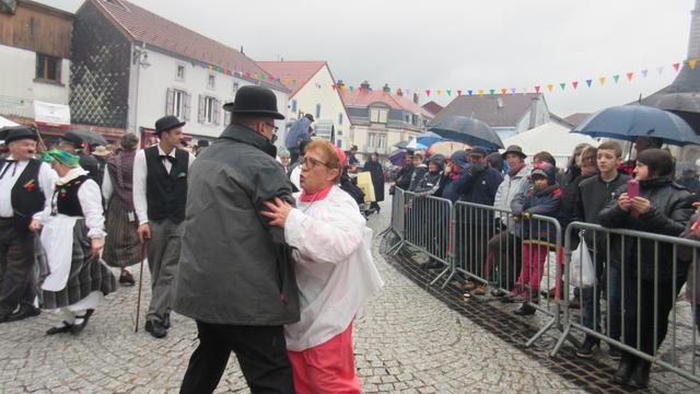 Foire des andouilles et messe sante 071