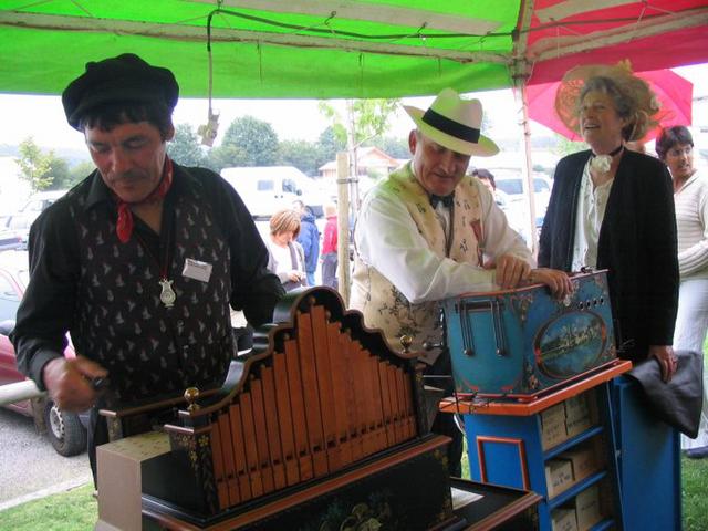 Marche d ete 5 aout 2005 Festival musique mecanique 013