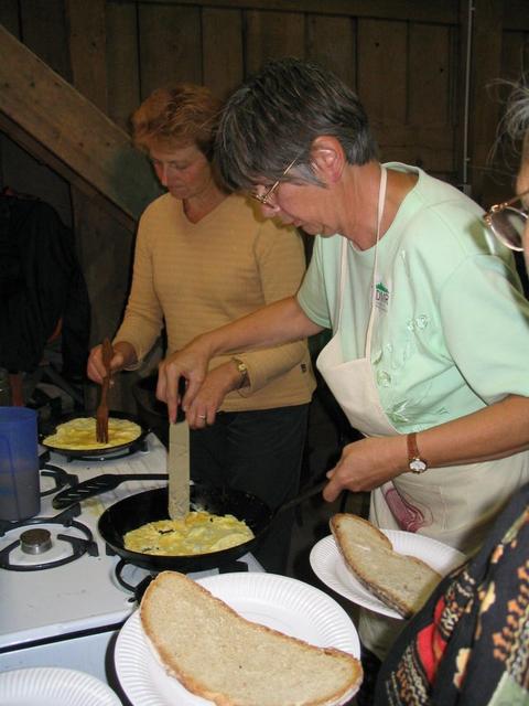 marche d'ete ici, on cuit l'omelette