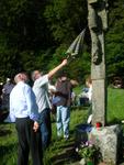 Croix du Jéranceau Avec le Pere Eveque 004