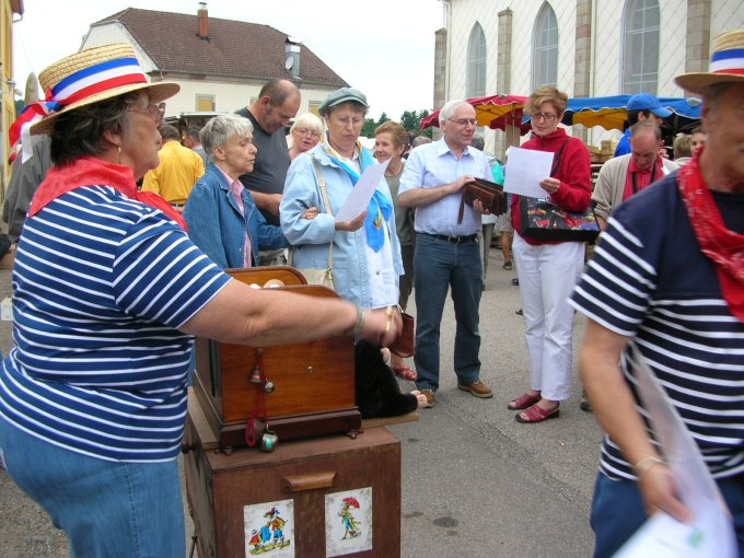 Marche d ete 5 aout 2005 Festival musique mecanique 040