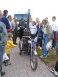 Un TGV (lire Tricycle à Grande Vapeur) a épaté les spectateurs, au petit marché du 9 juillet 2004