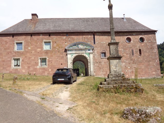 Hérival demeure un lieu à visiter, on y apprécie le côté artistique des propriétaires des lieux (12) (Small)