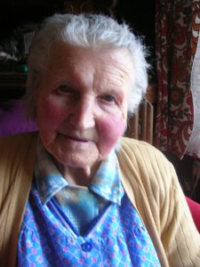 Marcelle Babel, née Fleurot, 95 ans le 31 DEC 2006, Doyenne des Girmontois, elle habite "Aux 4 Vents", au Dropt